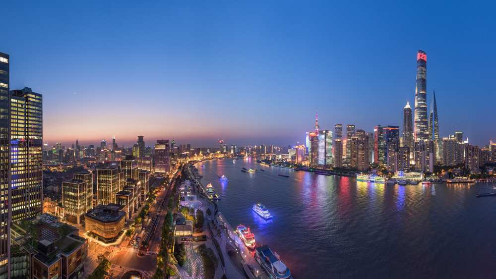 The Blue Hour in Shanghai de Barry Chen