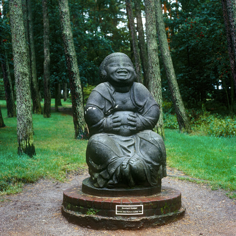 A Laughing Buddha Statue de Bernhard Hoetger