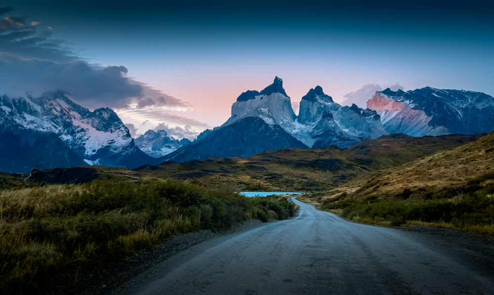 The road and the peaks de Bing Li