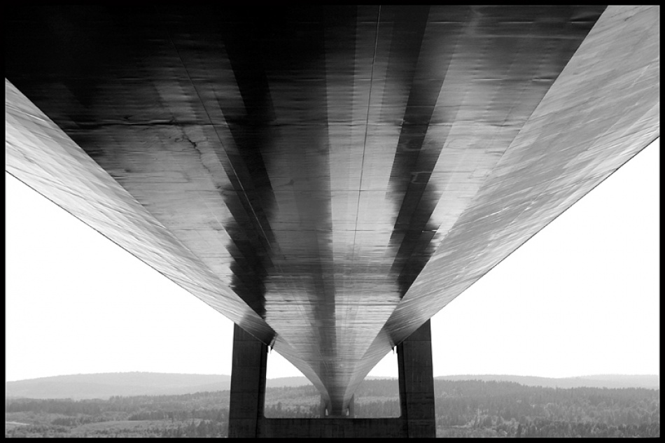 Under the bridge de Bror Johansson