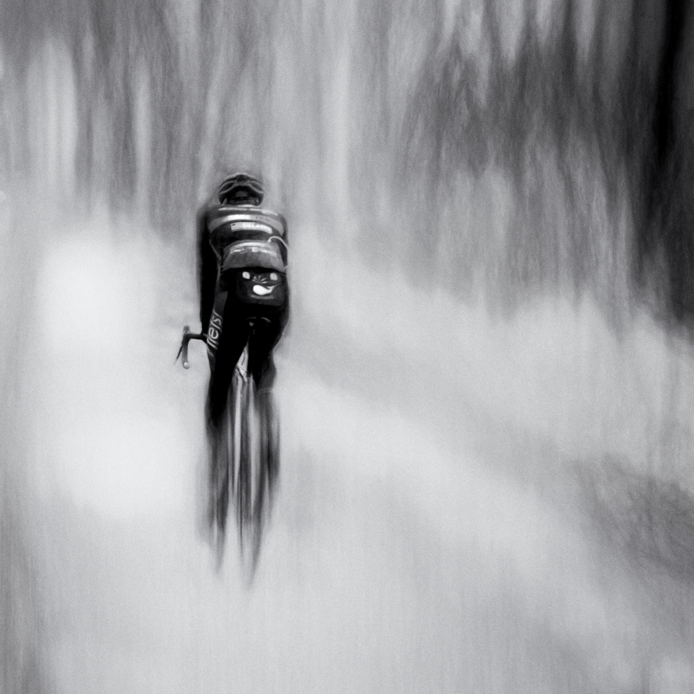 Lone Cyclist de Bruno Flour
