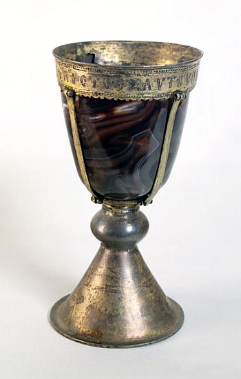 Chalice with jewels and an inscription on the border de Byzantine