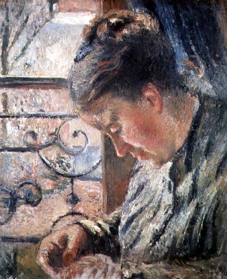 Portrait of Madame Pissarro Sewing de Camille Pissarro