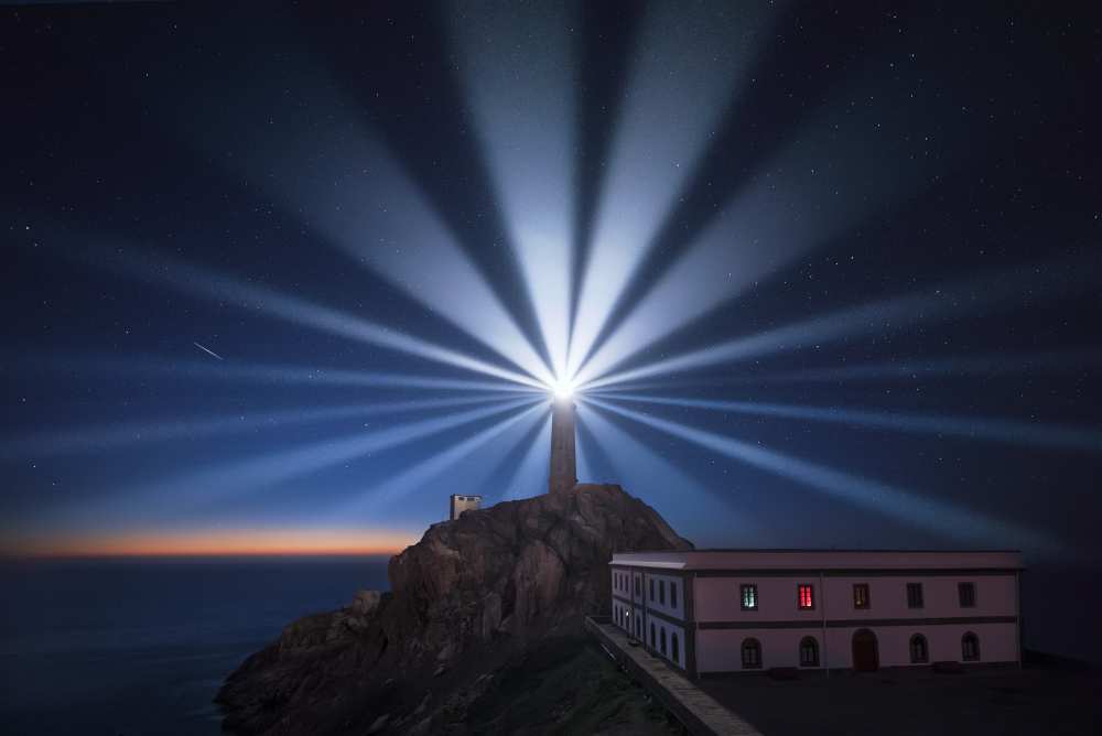 Light the Night de Carlos F. Turienzo