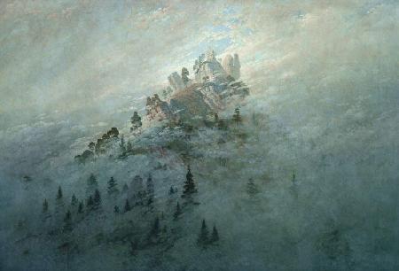 Neblina de la mañana en las montañas