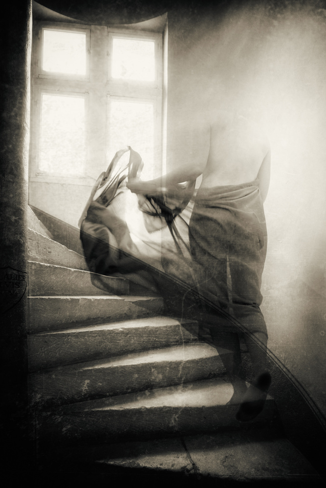 But its too late now, Ive let her go... de Charlaine Gerber