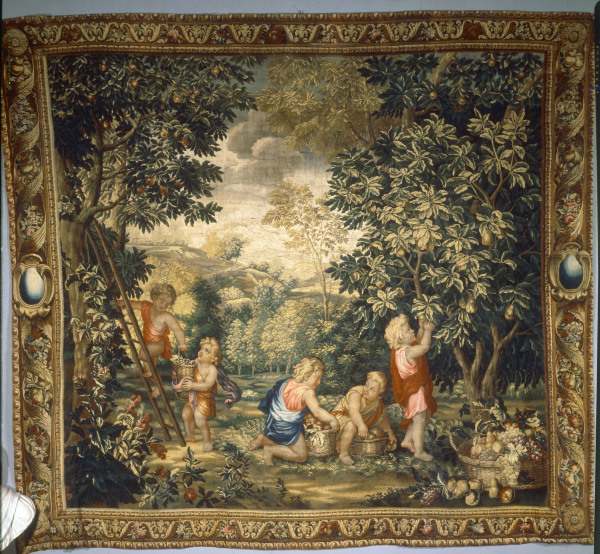 Boys harvesting fruit / Tapestry de Charles Le Brun