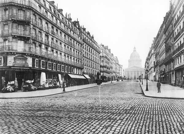 Paris, rue Soufflot, the Pantheon, 1858-78 (b/w photo)  de Charles Marville