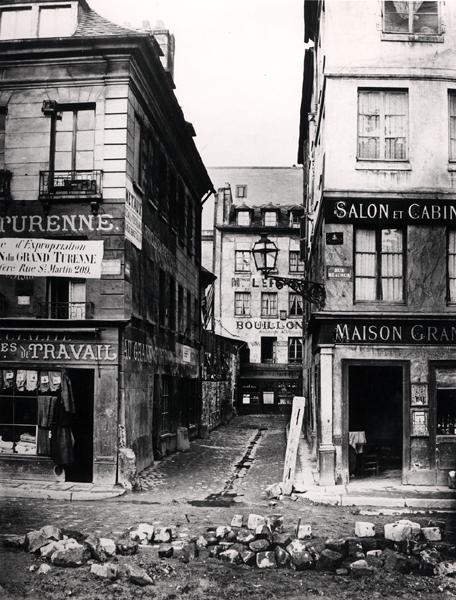 Paris 4 rue de Breteuil, view taken from rue Reaumur towards rue Vaucanson, 1858-78 (b/w photo)  de Charles Marville