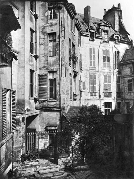 Rohan courtyard, Paris, 1858-78 (b/w photo)  de Charles Marville