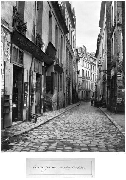 Rue du Jardinet, from passage Hautefeuille, Paris, 1858-78 (b/w photo)  de Charles Marville