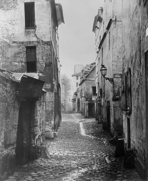 Rue Traversine, from rue d''Arras, Paris, between 1858-78 (b/w photo)  de Charles Marville
