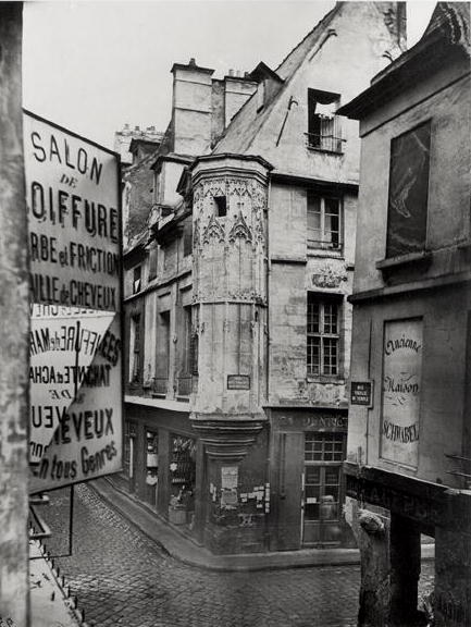 Rue Vieille-du-Temple, Paris, 1858-78 (b/w photo)  de Charles Marville