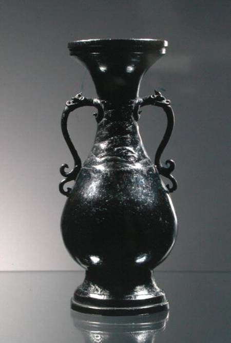 Vase with dragon head and bifid tail handles de Chinese School