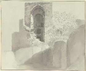Blick in die hohe Fensteröffnung eines Turmes (Ruine Hohenstein bei Bad Schwalbach)