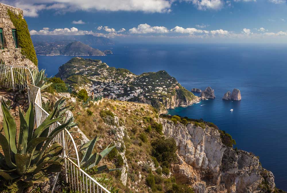 View from Monte Solaro to Capri de Christian Müringer