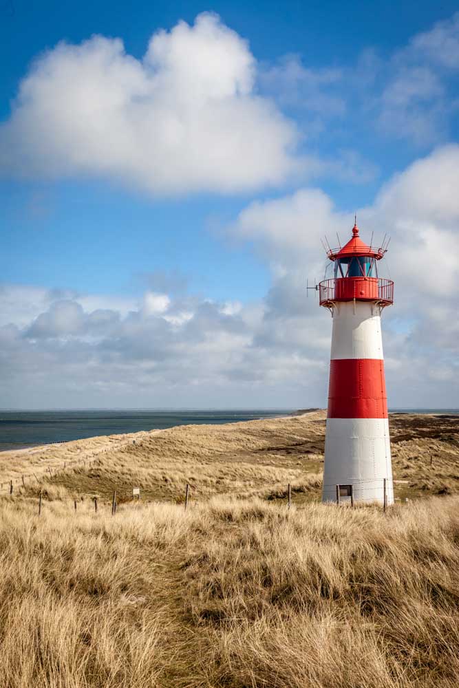 List-Ost lighthouse in the dunes on the Elbow Peninsula de Christian Müringer