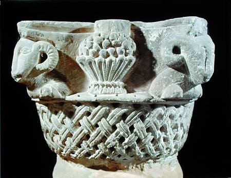 Capital in the form of a basket with ram's heads and grapes, from the Monastery of St. Jeremiah, Sak de Coptic