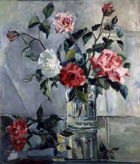 Roses on a Ledge in a Glass Vase de Countess Nora- Wydenbruck