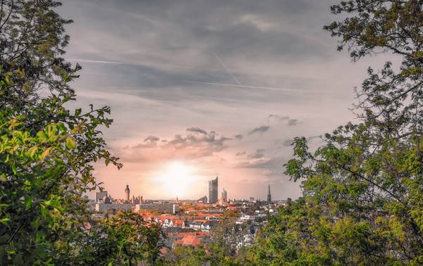 Blick über Leipzig mit Sonnenaufgang de Dennis Wetzel