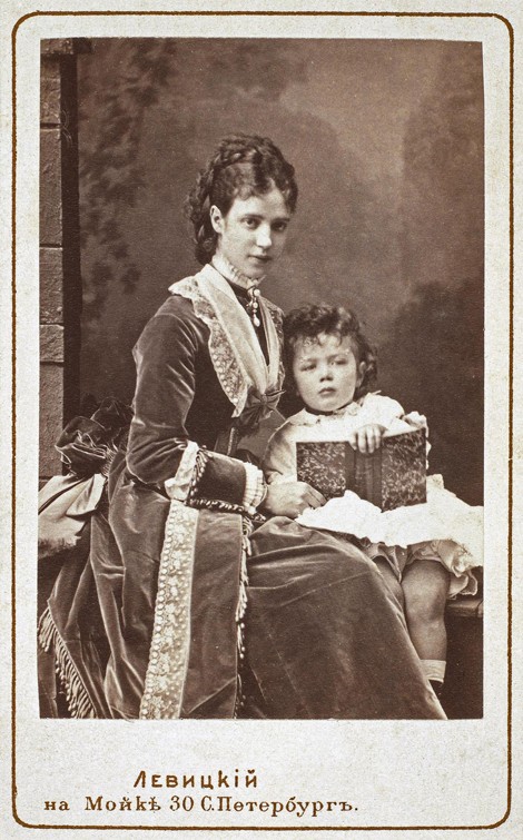 Empress Maria Fyodorovna (Dagmar of Denmark) (1847-1928) with son Nicholas Alexandrovich of Russia de Dimitrij Grigorjewitsch Lewizkij