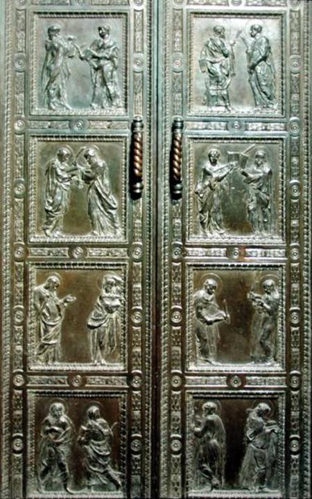 Doors depicting Martyrs de Donatello