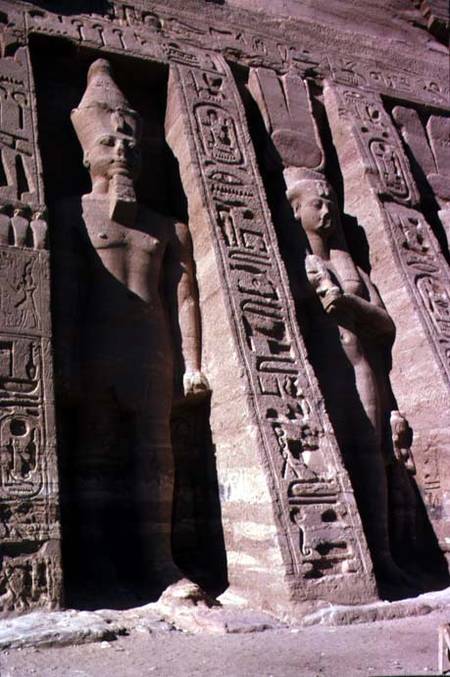 Facade of the Temple of Queen Nefertari, detail of colossi of Ramesses II (1279-1213 BC) and Hathor, de Egyptian
