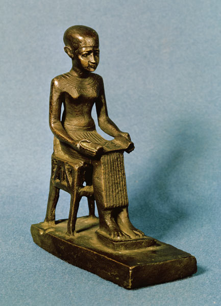 Seated statue of Imhotep (fl.c.2980 BC) holding an open papyrus scroll, Late Period de Egyptian