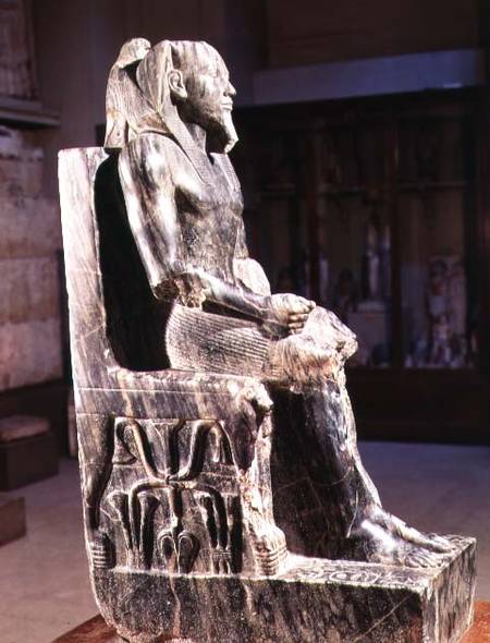 Statue of Khafre (2520-2494 BC) enthroned, from the Valley Temple of the Pyramid of Khafre at Giza, de Egyptian