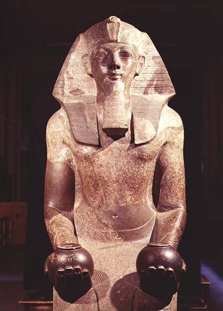 Statue of Queen Makare Hatshepsut (1503-1482 BC) holding two vases containing offerings of wine and de Egyptian