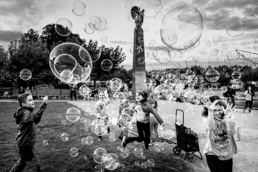 Excited with bubbles de Eiji Yamamoto