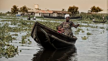 daily life at Ganvié lake