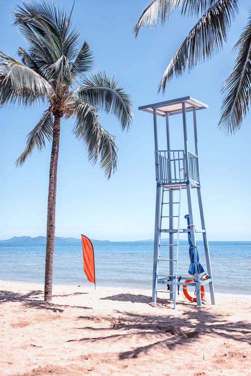 Lifeguard Stand on the beach de emmanuel charlat