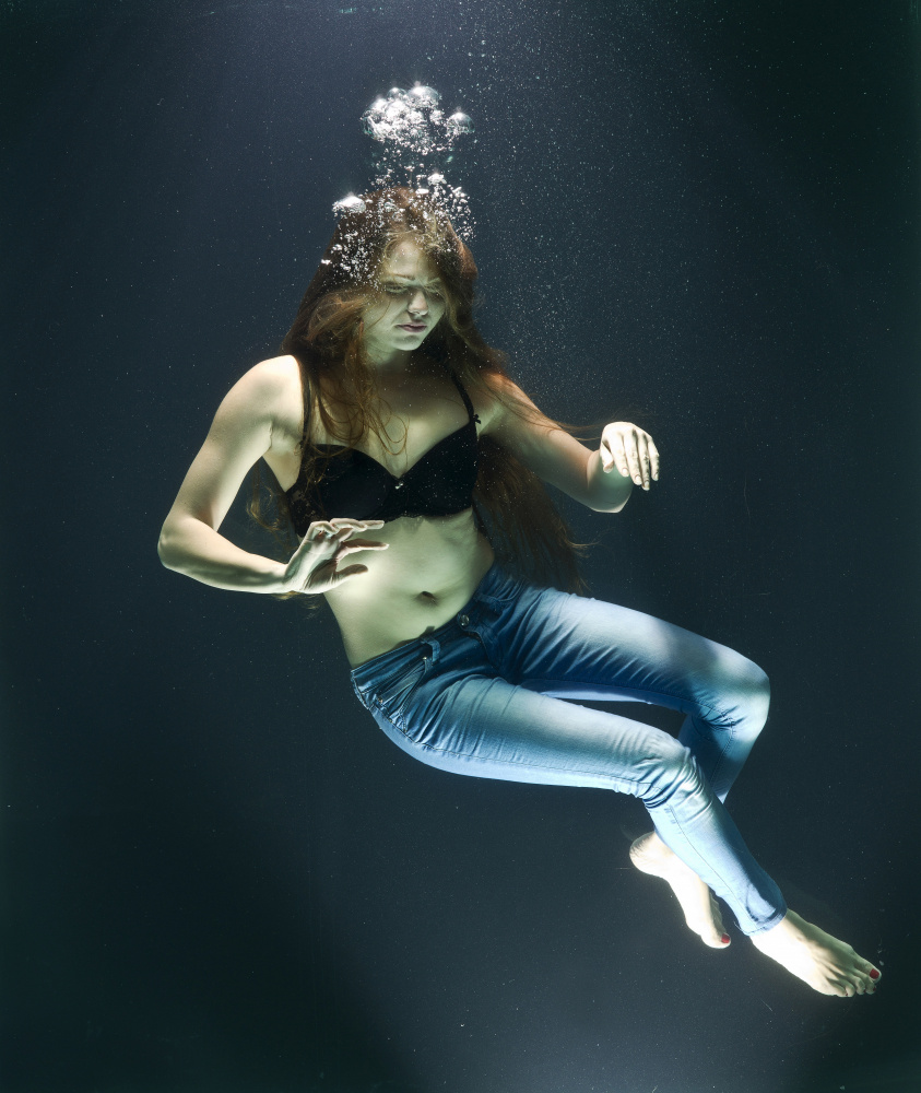 underwater artistic portrait shooting de engin akyurt