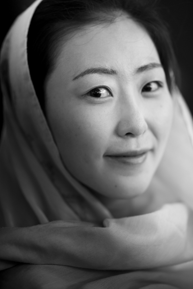 portrait of an asian woman de engin akyurt