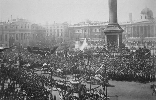 Queen Victoria (1819-1901) being driven through Trafalgar Square during her Golden Jubilee celebrati de English Photographer, (19th century)