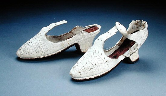 Pair of white shoes, c.1590s (suede) de English School