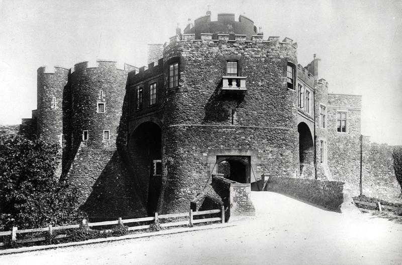View of the Constable''s Gate, built 1221-27 (b/w photo)  de English School