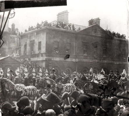 Jubilee Procession in Whitehall, 1887 (b/w photo) de English School, (19th century) (after)