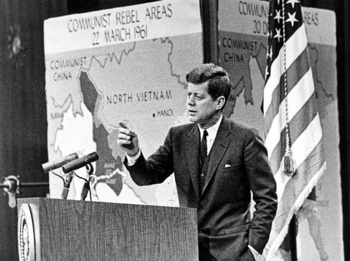 Desde el inicio de su gobierno, el presidente estadounidense John Kennedy ha dado conferencias de pr de English Photographer, (20th century)