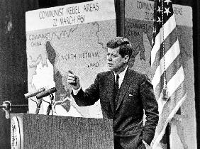 Desde el inicio de su gobierno, el presidente estadounidense John Kennedy ha dado conferencias de pr