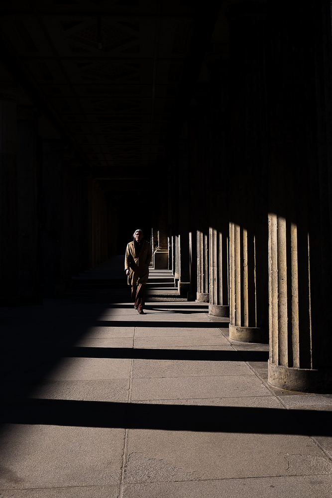 columns and shadows de Enrico Finotti Re