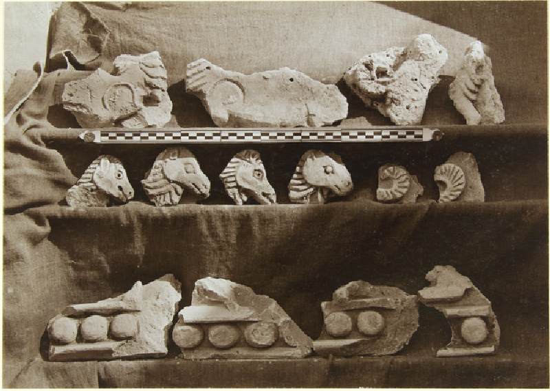 Excavation of Samarra (Iraq): Fragments of a Frieze with Camel Figures, from the Palace of the Calip de Ernst Herzfeld
