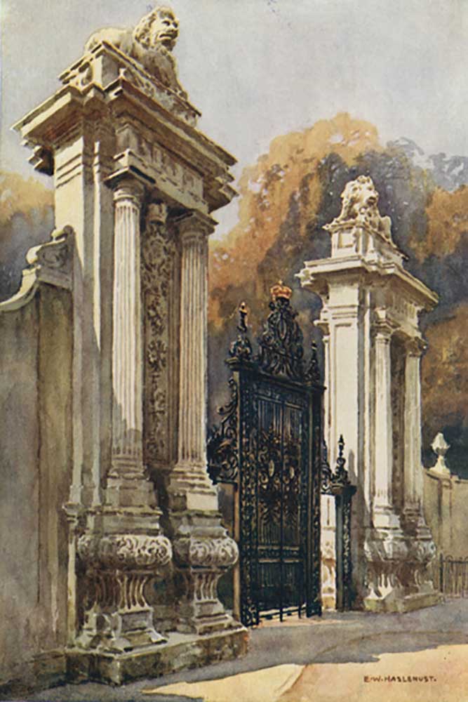 The Lion Gate de E.W. Haslehust