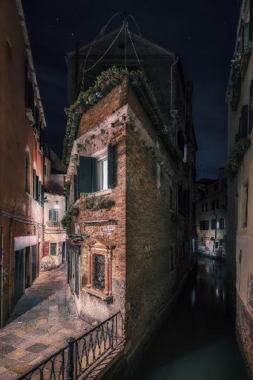 Venetian corner