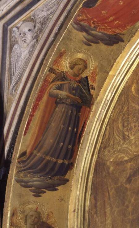 Detail from the side of the Linaivoli Triptych showing an angel holding a portative organ de Fra Beato Angelico