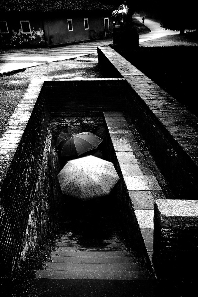 two umbrellas de Franco Maffei