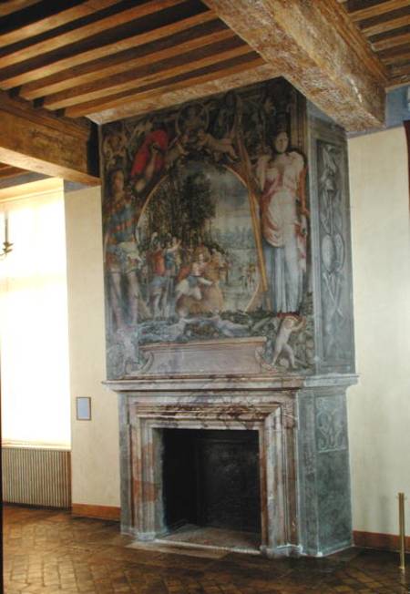 Fireplace in the Chambre du Roi (photo) de French School
