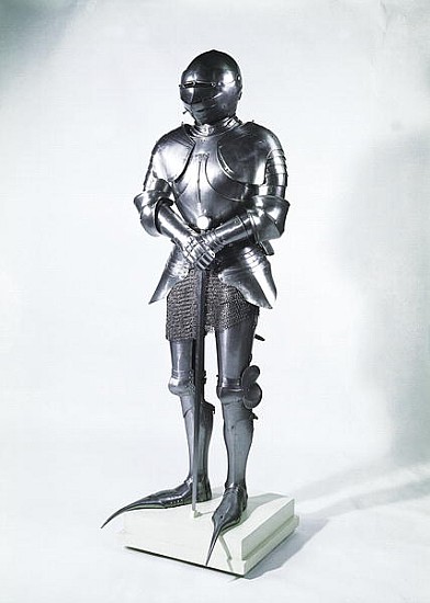 Suit of armour with poulaines, c.1480 (metal) de French School