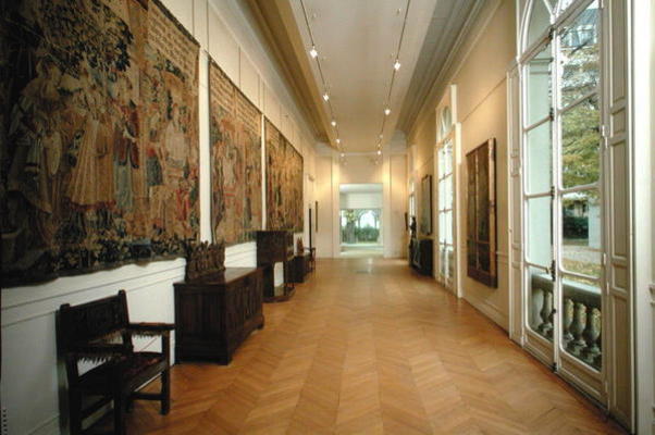 View of the gallery on the ground floor, 18th-19th century (photo) de French School